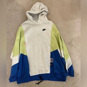 Nike Women’s Oversized Clash Pullover Hoodie